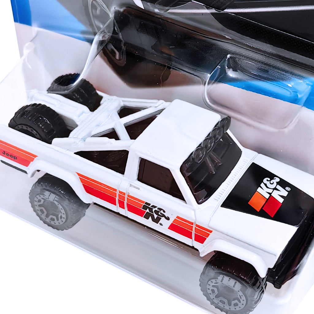 Hot Wheels HW HOT TRUCKS |  '73 Jeep J10 - White.Orange.Red (91/250)