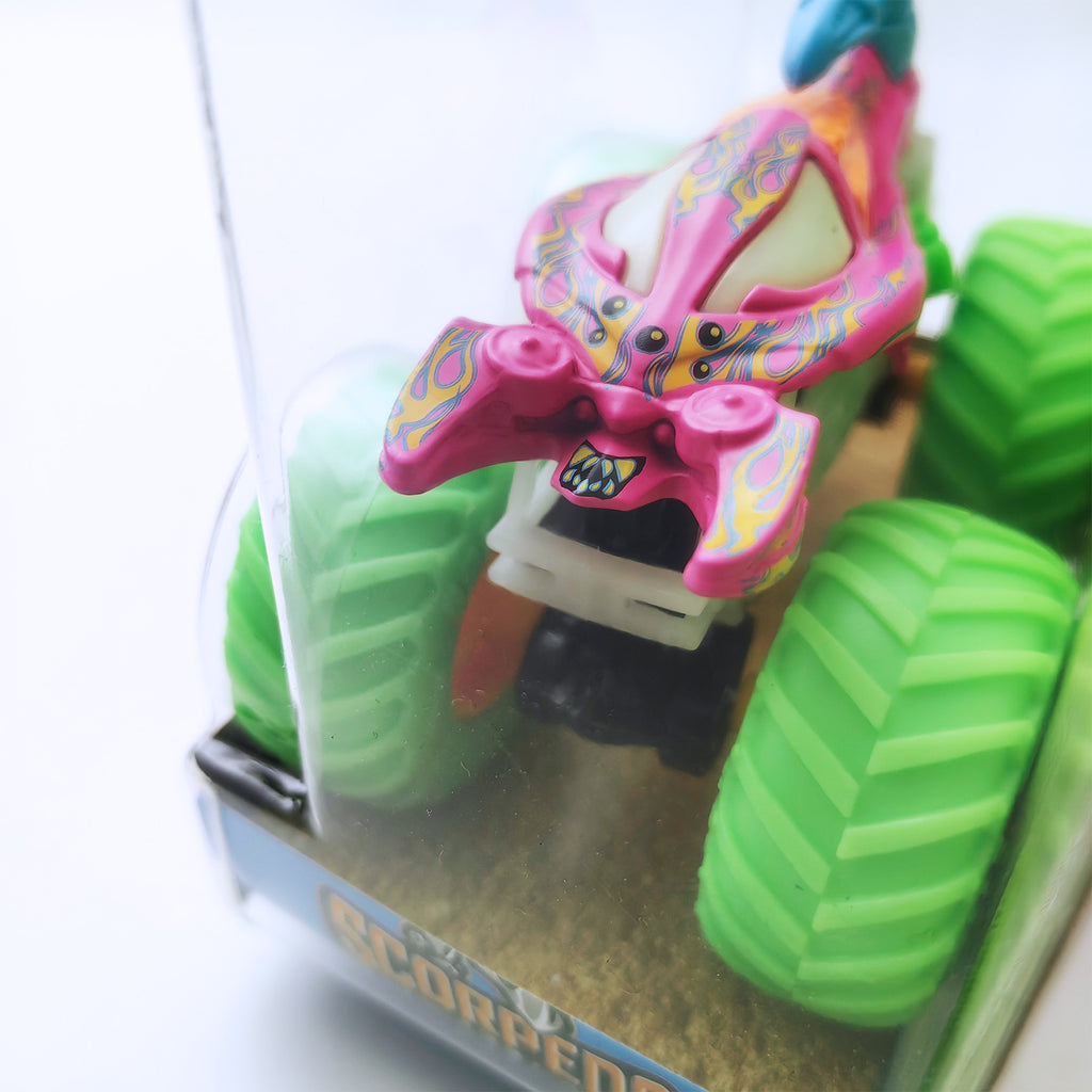 Hot Wheels Monster Trucks Glow in the Dark 1:64 - Scorpedo