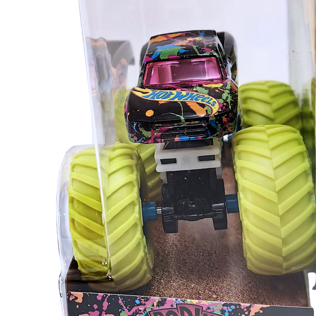 Hot Wheels Monster Trucks Glow in the Dark 1:64 - Podium Crasher - Black.Green