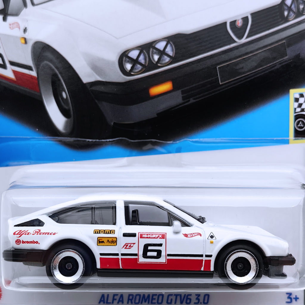 Hot Wheels RETRO RACERS - Alfa Romeo GTV6 3.0