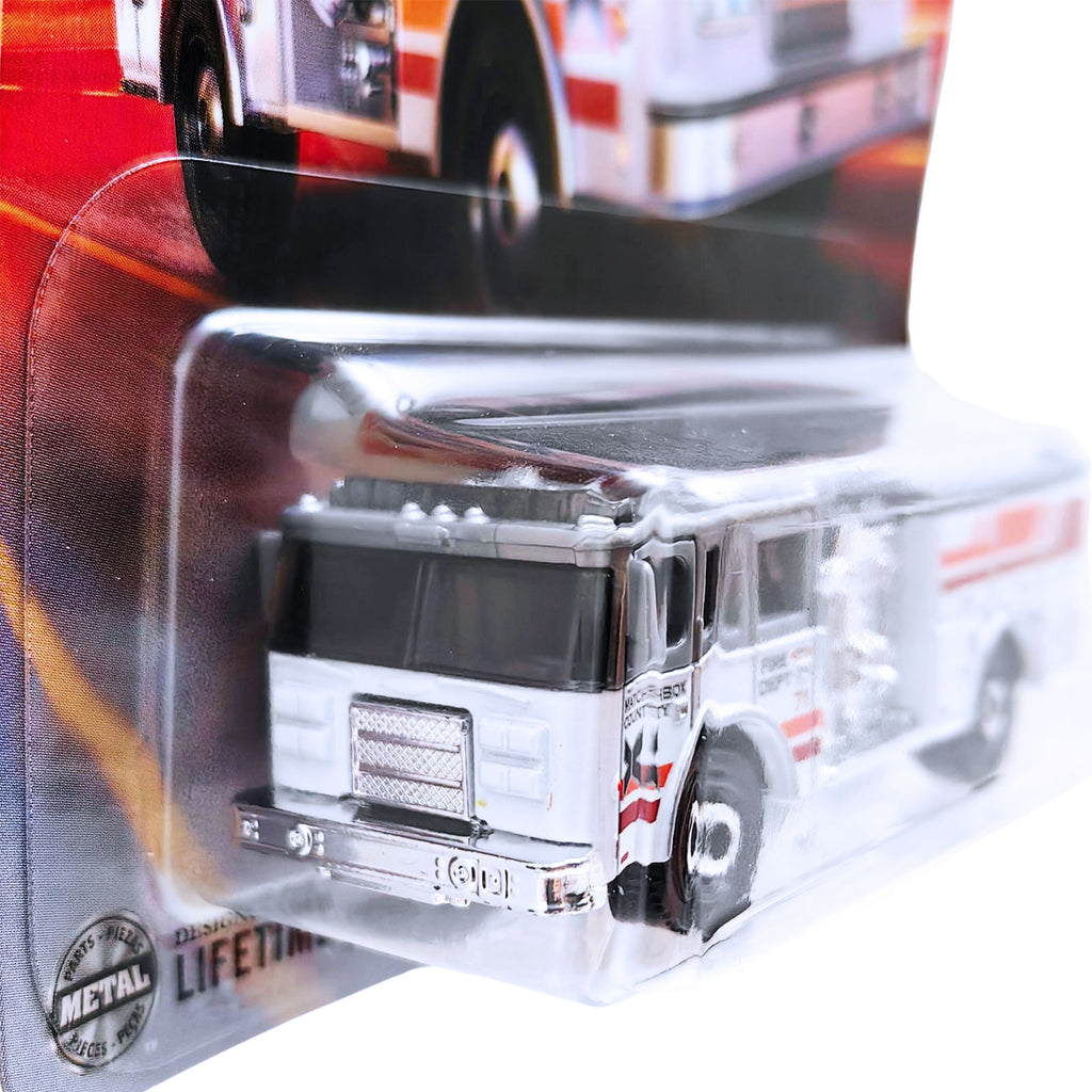 Matchbox Pierce Arrow XT Fire Engine /  Camion De Pompiers | White (104/125)